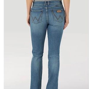 Brand New W/ Tags WOMEN'S WRANGLER RETRO® MAE SIDE SLIT BOOTCUT JEAN. Size 00.